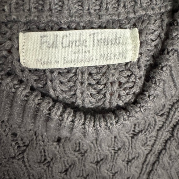 Gray Off-the-Shoulder Cable Knit Sweater - Picture 2 of 2